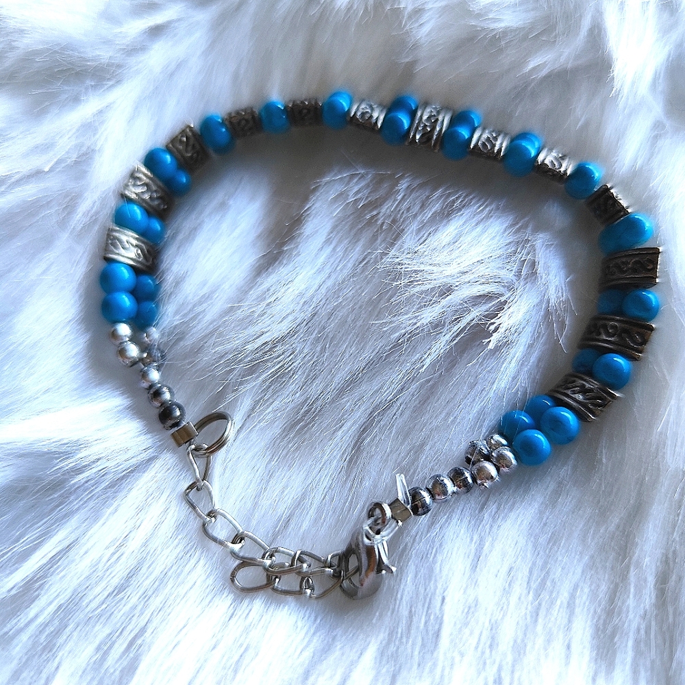 4/$20💥Turquoise like beads Silver tone Bracelet